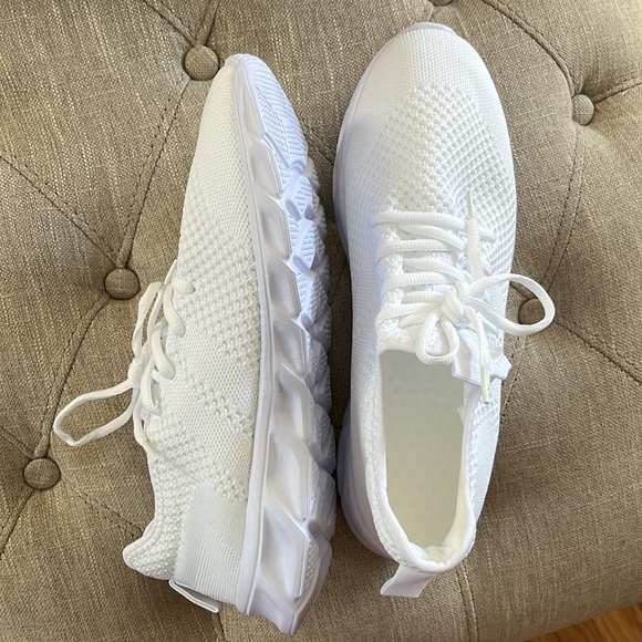 Men’s gym shoes - Picture 2 of 4